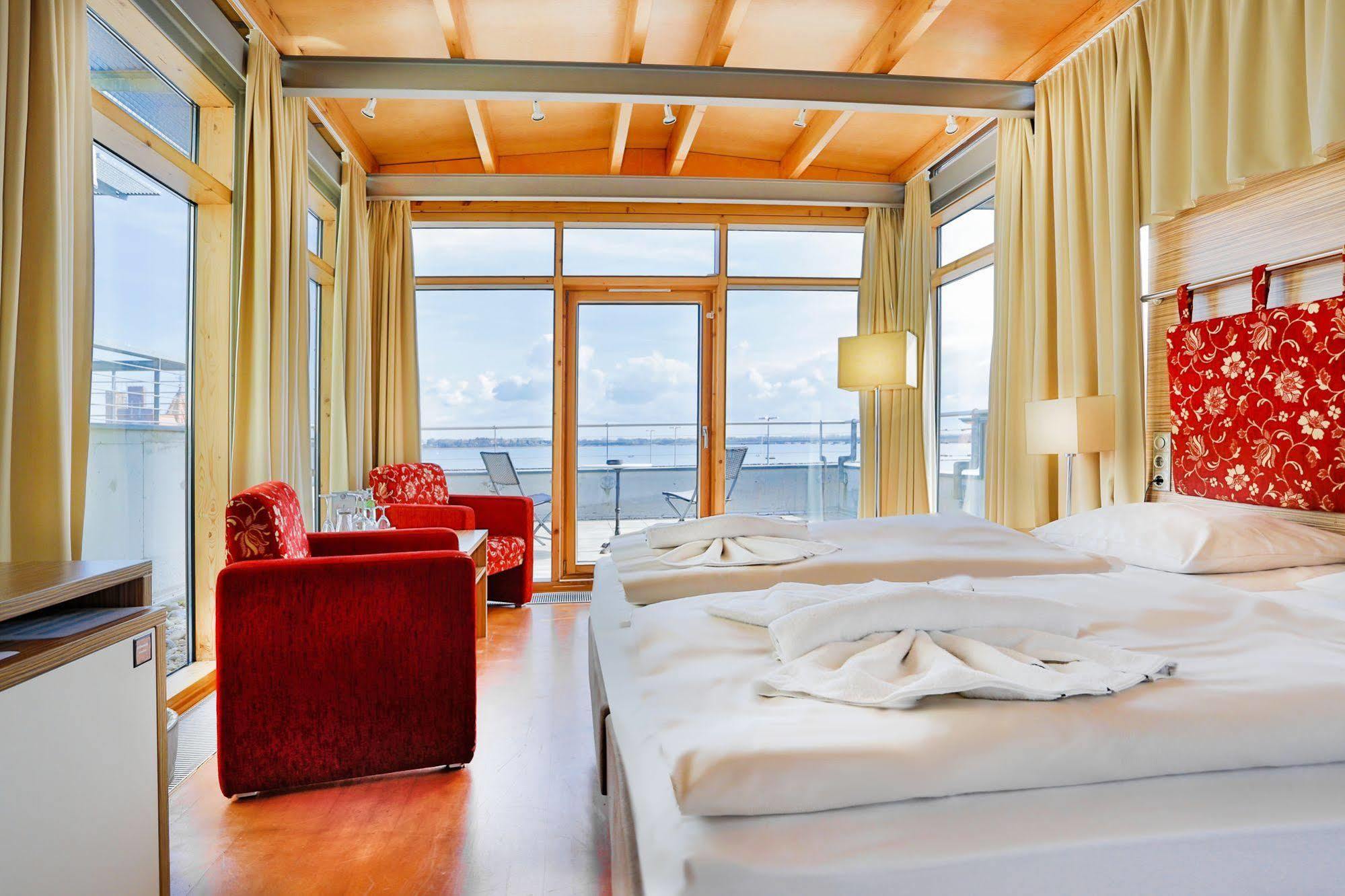 Hiddenseer Hotel Штральзунд Экстерьер фото